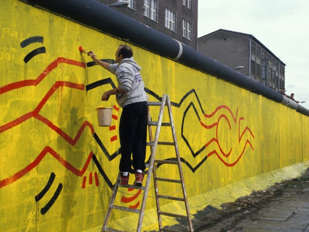 Keith Haring muro di Berlino 1986 Street Art, se i muri parlano...